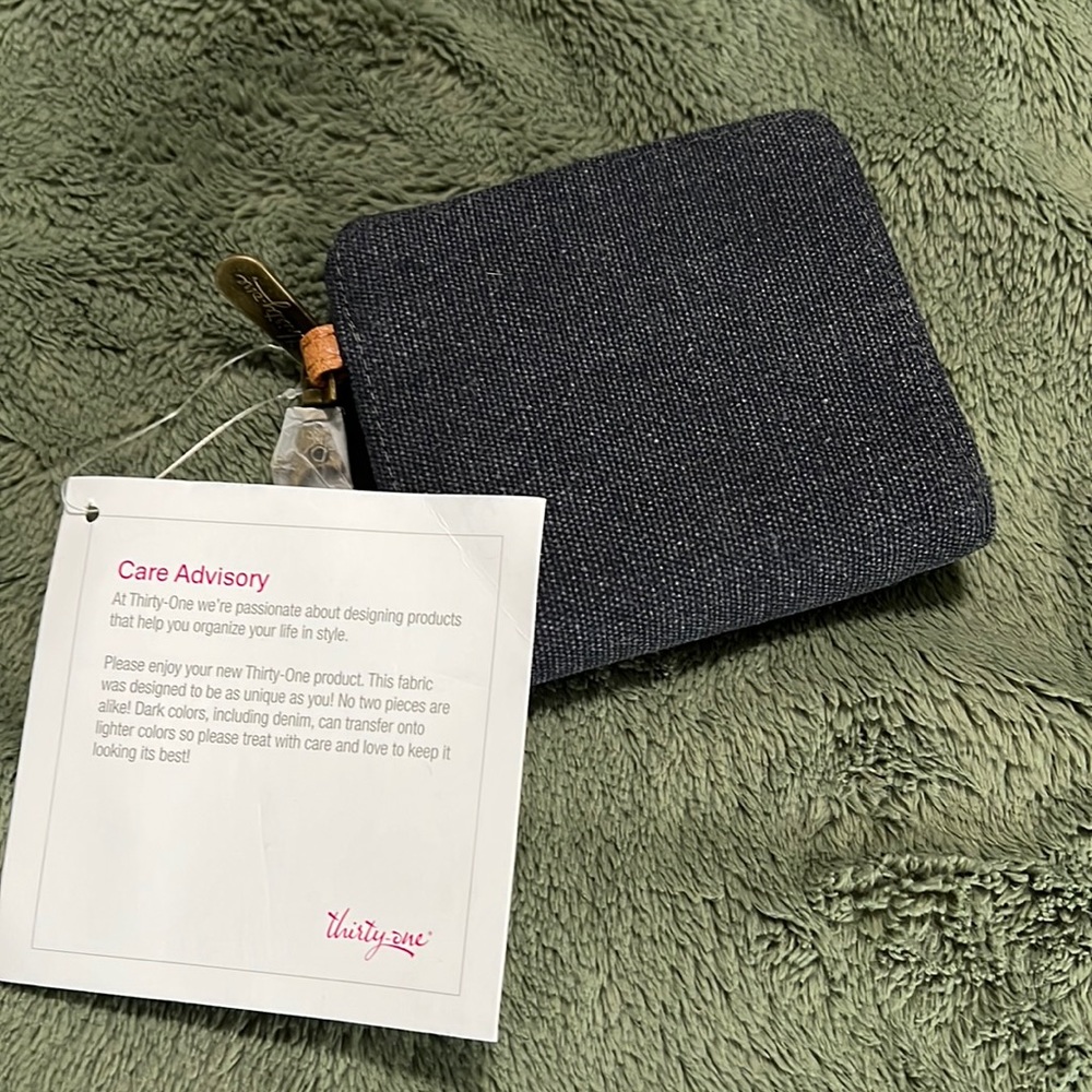 NWT Thirty One Clip N Zip wallet
